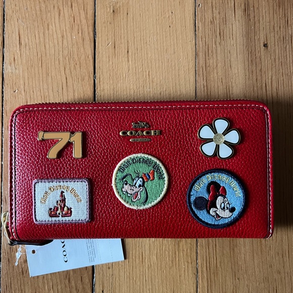 WALT DISNEY WORLD COACH 50TH ANNIVERSARY RED LEATHER PATCH WALLET MINNIE MOUSE - Picture 4 of 6